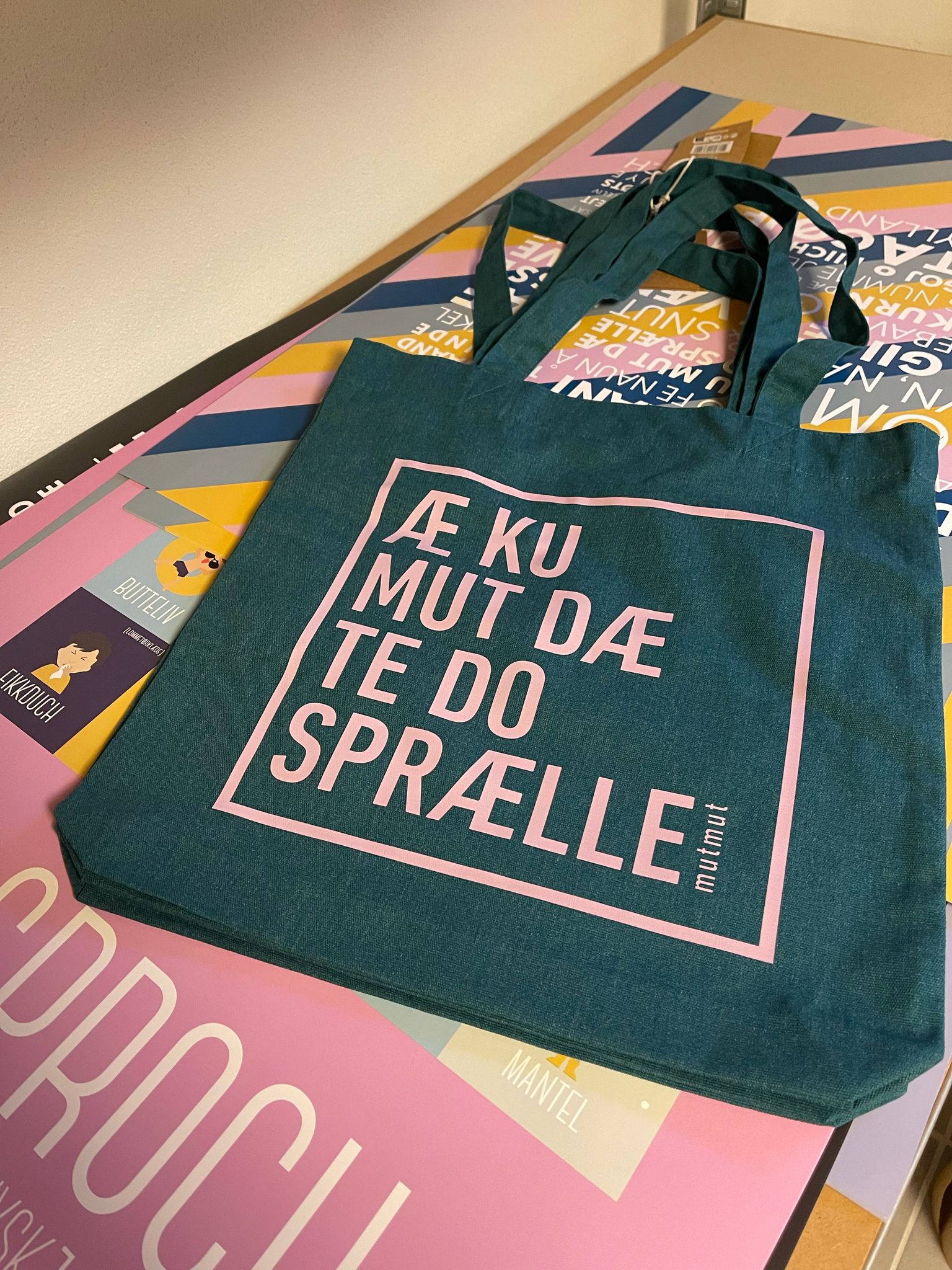 MULEPOSE PETROLEUM / LYSERØDT TRYK